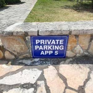 Izvrsna prilika! Ekskluzivna prodaja stana na top lokaciji s okućnicom i parkinim mjestom. Pogled na more! Pošesi, Medulin!!...