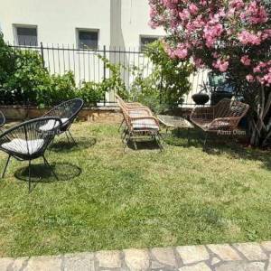 Izvrsna prilika! Ekskluzivna prodaja stana na top lokaciji s okućnicom i parkinim mjestom. Pogled na more! Pošesi, Medulin!!...