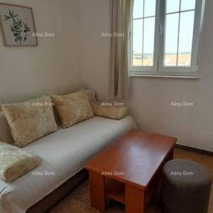 Izvrsna prilika! Ekskluzivna prodaja stana na top lokaciji s okućnicom i parkinim mjestom. Pogled na more! Pošesi, Medulin!!...