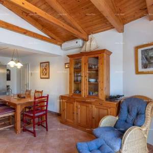 Izvrsna prilika! Prodaja - atraktivna dvojna kuća s bazenom i uređenom okućnicom, Banjole!