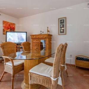 Izvrsna prilika! Prodaja - atraktivna dvojna kuća s bazenom i uređenom okućnicom, Banjole!