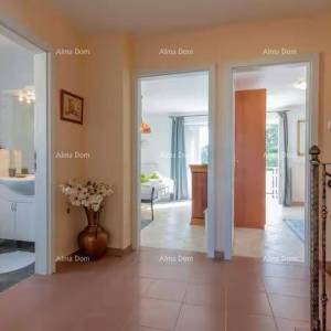 Izvrsna prilika! Prodaja - atraktivna dvojna kuća s bazenom i uređenom okućnicom, Banjole!