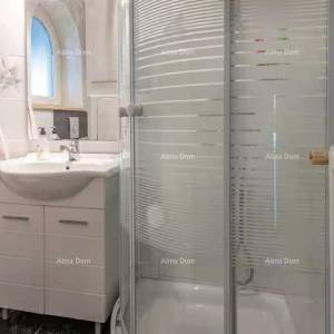 Izvrsna prilika! Prodaja - atraktivna dvojna kuća s bazenom i uređenom okućnicom, Banjole!