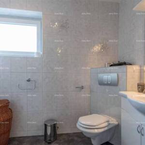 Izvrsna prilika! Prodaja - atraktivna dvojna kuća s bazenom i uređenom okućnicom, Banjole!