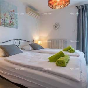 Izvrsna prilika! Prodaja - atraktivna dvojna kuća s bazenom i uređenom okućnicom, Banjole!