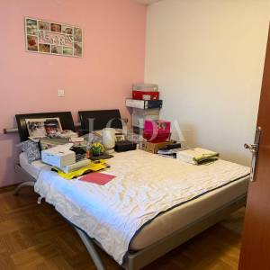 Jadranovo-Dvosobni stan na prvom katu sa otvorenim pogledom