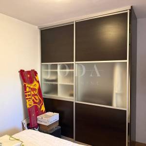 Jadranovo-Dvosobni stan na prvom katu sa otvorenim pogledom