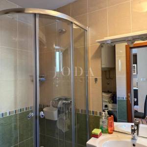 Jadranovo-Dvosobni stan na prvom katu sa otvorenim pogledom