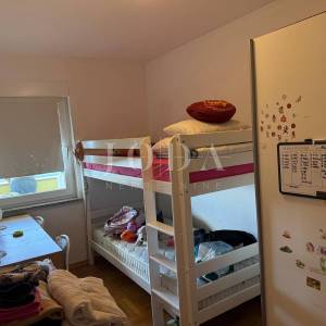 Jadranovo-Dvosobni stan na prvom katu sa otvorenim pogledom