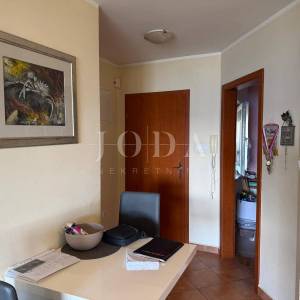 Jadranovo-Dvosobni stan na prvom katu sa otvorenim pogledom