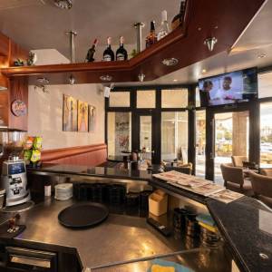 Kafić na Trnju spreman za rad - odlična mikrolokacija i terasa