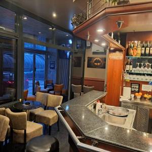 Kafić na Trnju spreman za rad - odlična mikrolokacija i terasa