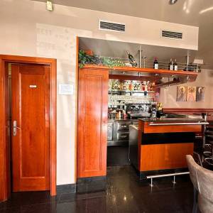 Kafić na Trnju spreman za rad - odlična mikrolokacija i terasa