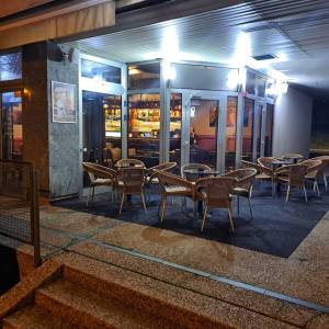 Kafić na Trnju spreman za rad - odlična mikrolokacija i terasa