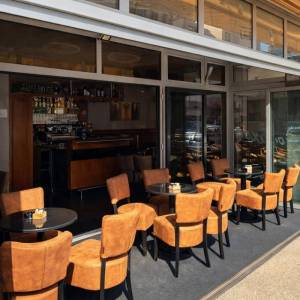 Kafić na Trnju spreman za rad - odlična mikrolokacija i terasa