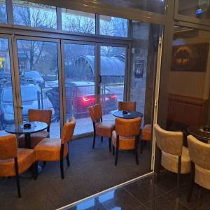 Kafić na Trnju spreman za rad - odlična mikrolokacija i terasa