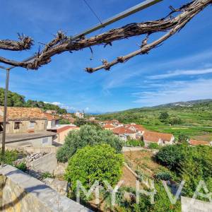 Kamena kuća s unutarnjim bazenom