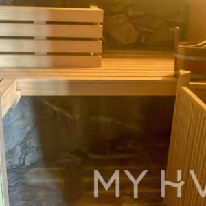 Kamena kuća s unutarnjim bazenom