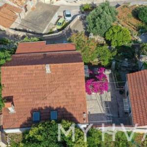 Kamena kuća s unutarnjim bazenom