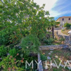 Kamena kuća s unutarnjim bazenom