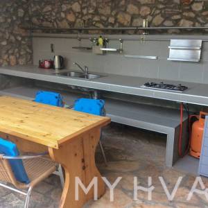 Kamena kuća s unutarnjim bazenom