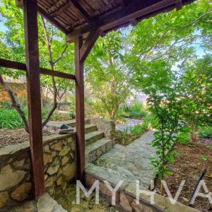 Kamena kuća s unutarnjim bazenom