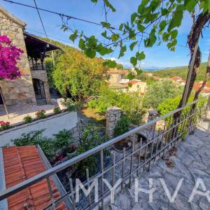 Kamena kuća s unutarnjim bazenom