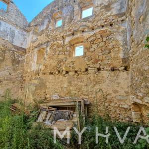 Kamena kuća u Pitvama s gustirnom