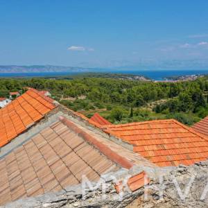 Kamena kuća u Pitvama s gustirnom