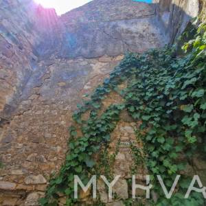 Kamena kuća u Pitvama s gustirnom