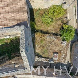 Kamena kuća u Pitvama s gustirnom