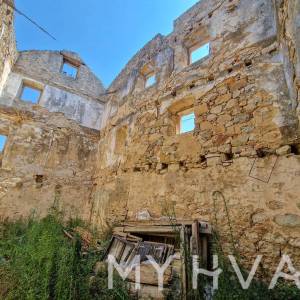 Kamena kuća u Pitvama s gustirnom