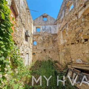 Kamena kuća u Pitvama s gustirnom