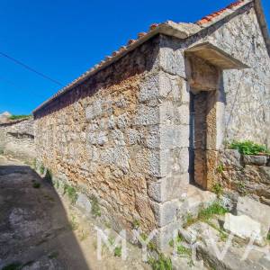 Kamena Kuća u Vrbanju sa Vrtom i Terasom