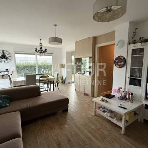 Kastav, Rešetari, 99.77m2, etaža, 3s+db, uređena okućnica