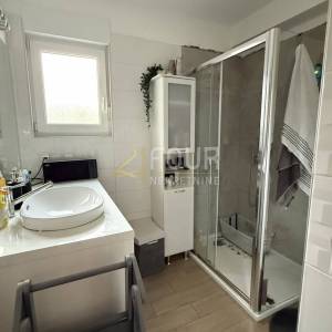 Kastav, Rešetari, 99.77m2, etaža, 3s+db, uređena okućnica