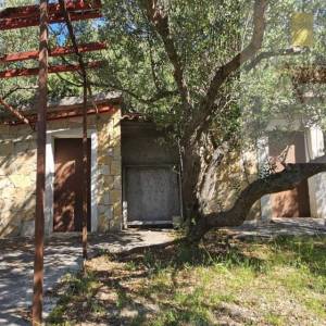 Kaštel Lukšić kuća 219 m2 + parcela 2993 m2 intimna lokacija - top 