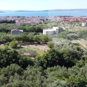 Kaštel Lukšić kuća 219 m2 + parcela 2993 m2 intimna lokacija - top 