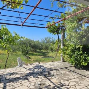 Kaštel Lukšić kuća 219 m2 + parcela 2993 m2 intimna lokacija - top 