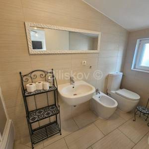 Kaštel Lukšić, renovirana kamena kuća u centru