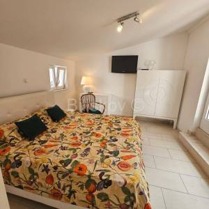 Kaštel Lukšić, renovirana kamena kuća u centru