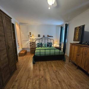 Kaštel Lukšić, renovirana kamena kuća u centru