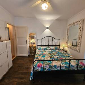 Kaštel Lukšić, renovirana kamena kuća u centru