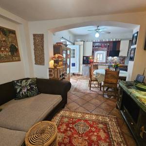 Kaštel Lukšić, renovirana kamena kuća u centru