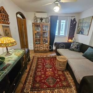 Kaštel Lukšić, renovirana kamena kuća u centru