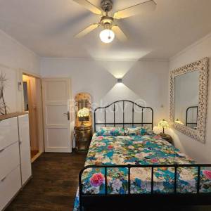 Kaštel Lukšić, renovirana kamena kuća u centru