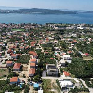 Kaštel Sućurac – 2-soban stan, garažno mjesto, otvoren pogled na more