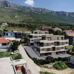 Kaštel Sućurac – 2-soban stan, garažno mjesto, otvoren pogled na more