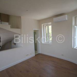 Kaštel Sućurac, renovirana kamena kuća s pogledom na more,195m2