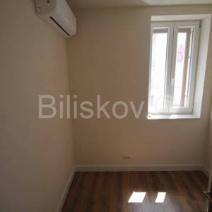 Kaštel Sućurac, renovirana kamena kuća s pogledom na more,195m2